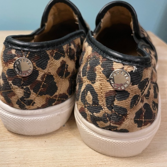 Women’s size 5 leopard print Steve Madden slip on tennis - Picture 3 of 5